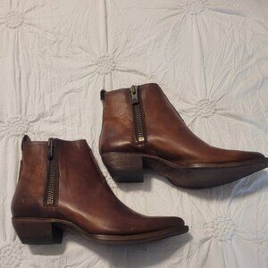 Frye Sacha Moto Shortie Italian Leather Bootie size 10 in Cognac New With Box